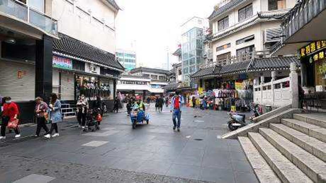 东门街道附近哪里好玩(深圳东门哪里拍婚纱照好呀，马上结婚了，有..)