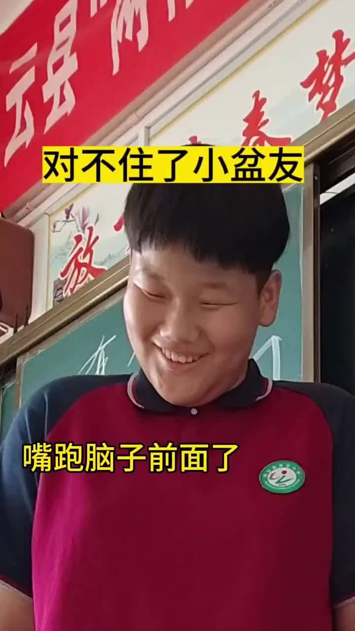 自我介绍特别点的(很拽的自我介绍的文案？)