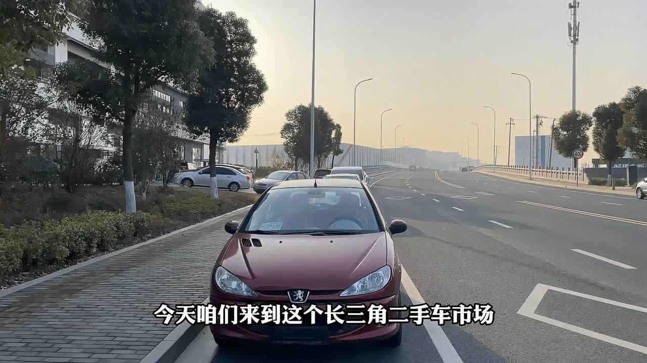 二手车交易市场电动汽车