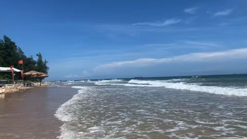 蓝蓝的天空像一片美丽的大海