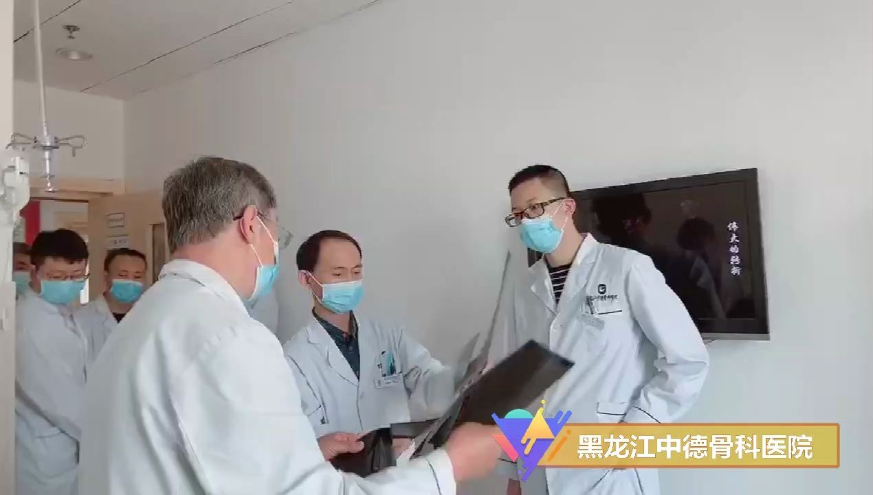 左肱骨，骨折是保守治疗好还是手术好(右肱骨干骨折，请问是保守治疗还是手术比较..)