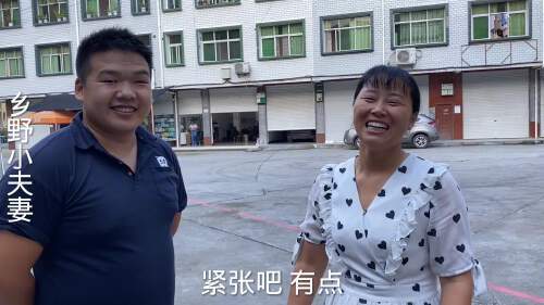 订婚的时候男方给女方10万，女方该还多少？