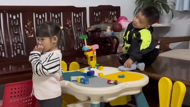 三岁小孩动画片最多看多久？