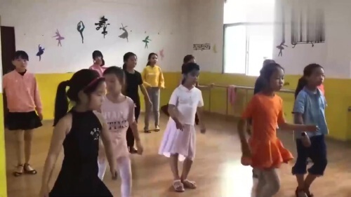 学拉丁舞一年多少银子？