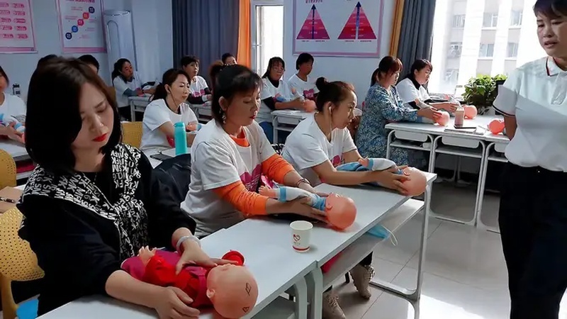 学月嫂要多少学费多少(月嫂培训学费多少？)